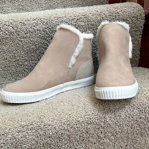 Timberland Women's Tan Fur-Lined Sneakers